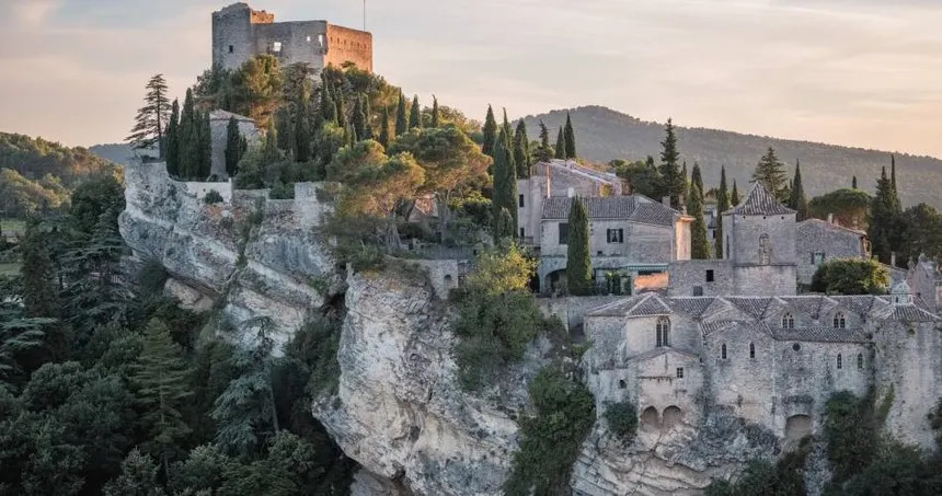 Vaison-la-Romaine, la ville haute médiévale